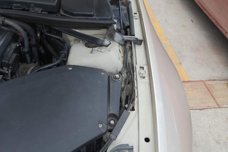 Used BMW 3 Series 2011 325i Convertible Coupe Engine Bay Left