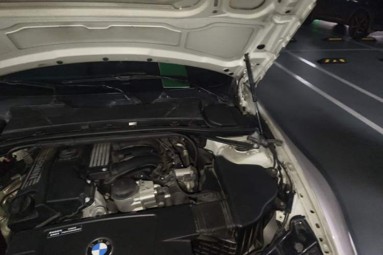 Used BMW 3 Series 2011 320i Convertible Coupe Engine Bay Left