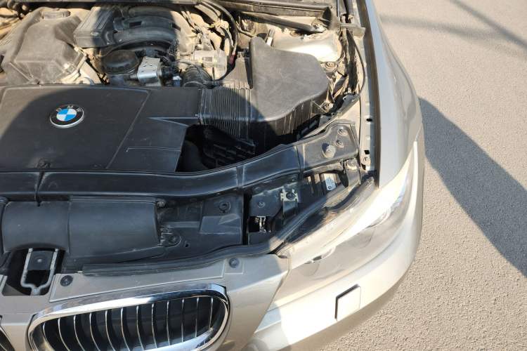 Used BMW 3 Series 2011 320i Luxury Edition Engine Bay Left