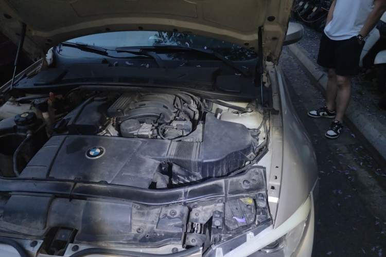 Used BMW 3 Series 2011 320i Coupe Engine Bay Left