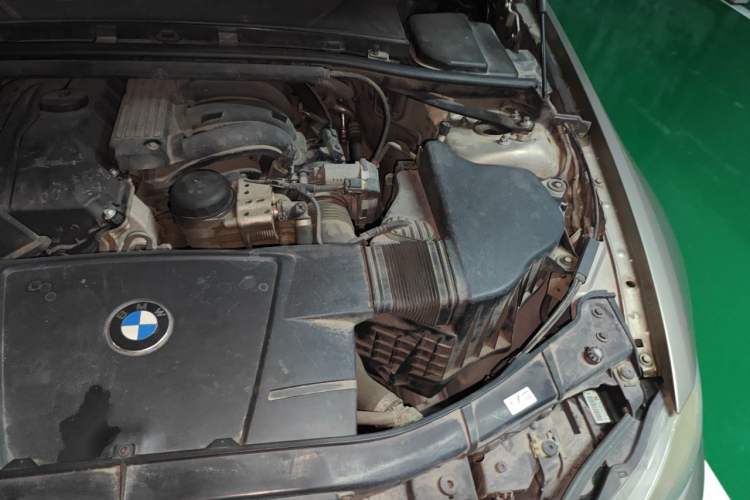 Used BMW 3 Series 2011 320i Sport Edition Engine Bay Left