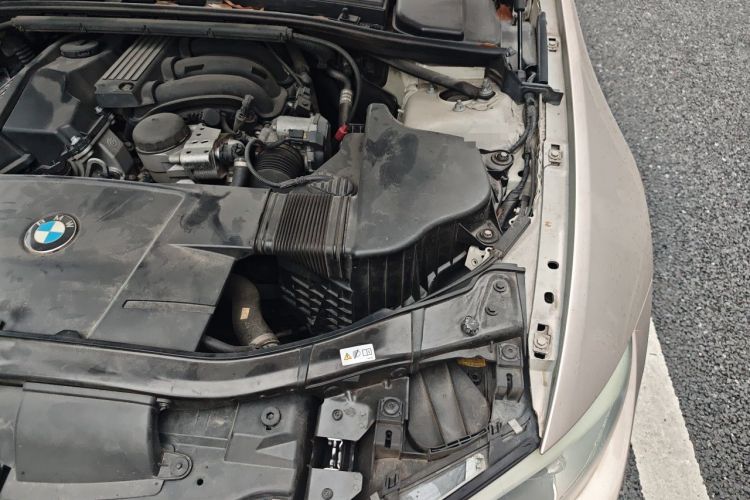 Used BMW 3 Series 2011 320i Coupe Engine Bay Left