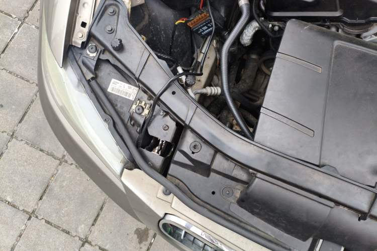 Used BMW 3 Series 2011 318i Leading Model Engine Bay Right