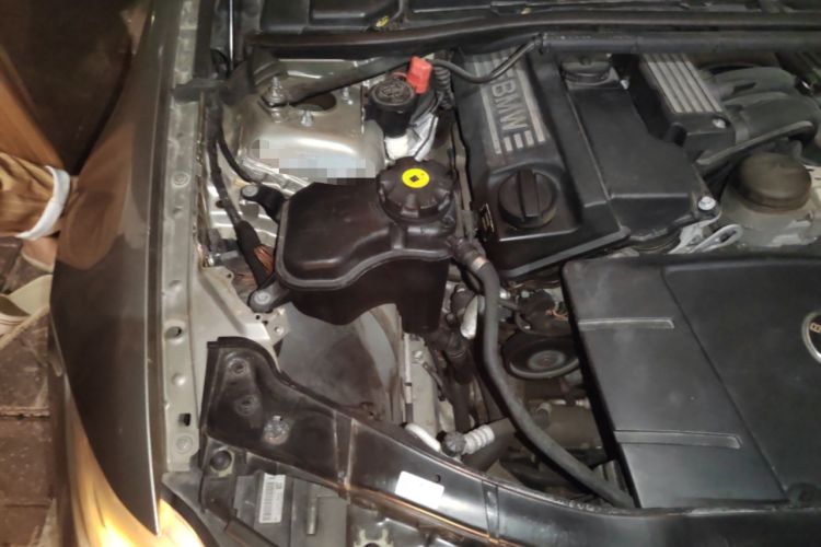 Used BMW 3 Series 2011 320i Luxury Edition Engine Bay Right