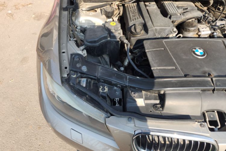 Used BMW 3 Series 2011 320i Luxury Edition Engine Bay Right
