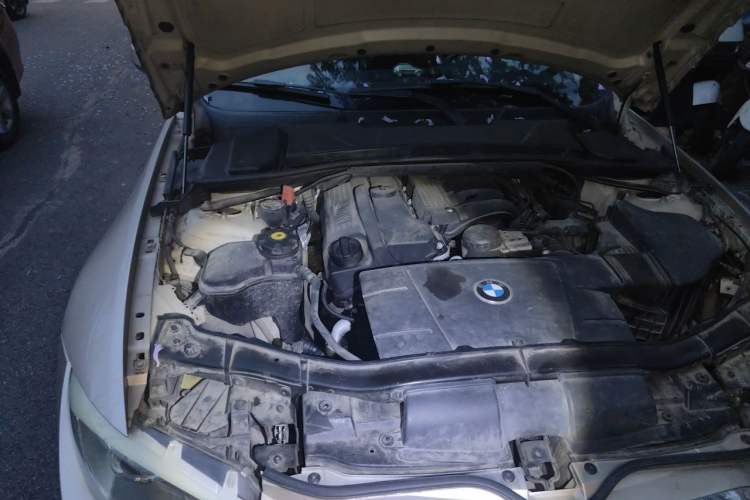 Used BMW 3 Series 2011 320i Coupe Engine Bay Right