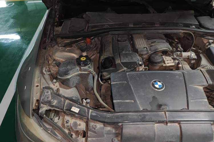 Used BMW 3 Series 2011 320i Sport Edition Engine Bay Right