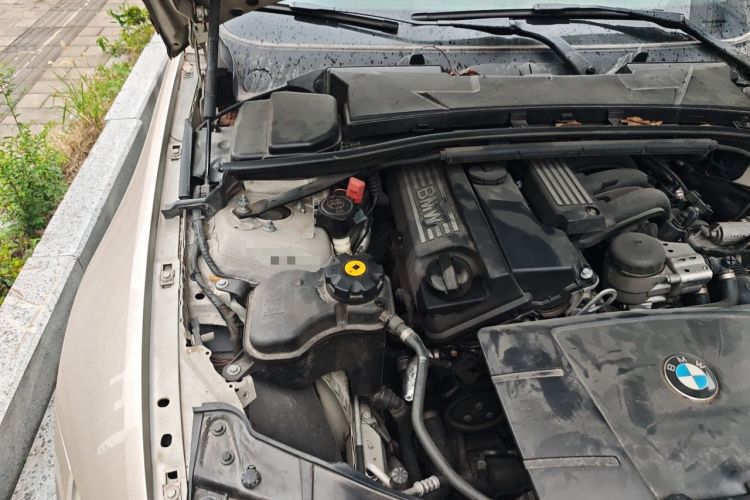 Used BMW 3 Series 2011 320i Coupe Engine Bay Right