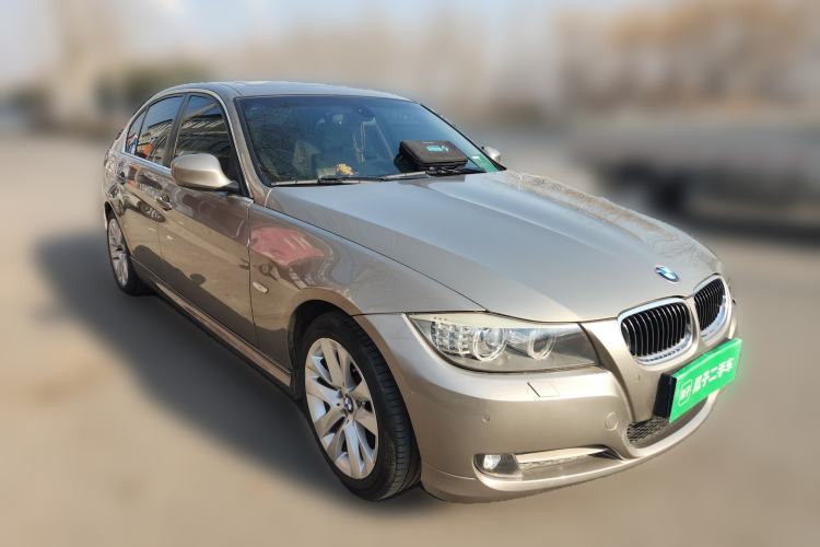 Used BMW 3 Series 2011 320i Luxury Edition Front Right 45 Deg