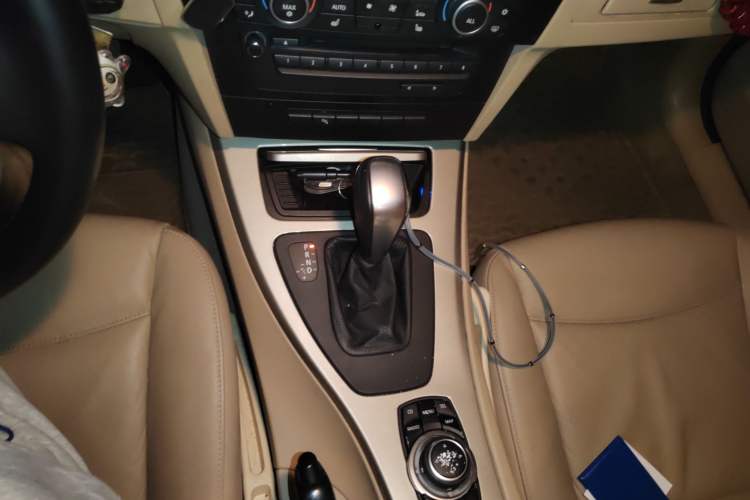 Used BMW 3 Series 2011 320i Luxury Edition Gear Lever