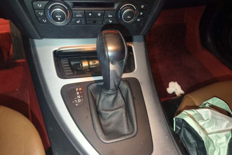 Used BMW 3 Series 2011 320i Convertible Coupe Gear Lever
