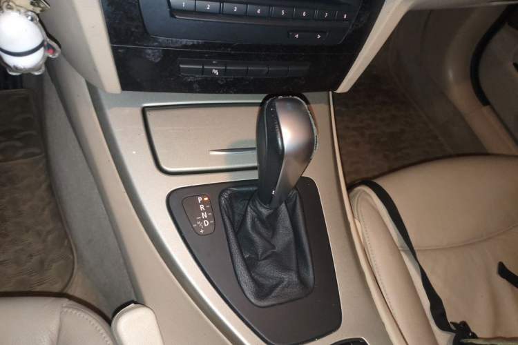 Used BMW 3 Series 2011 320i Luxury Edition Gear Lever
