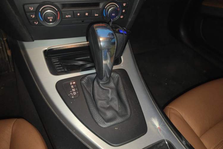 Used BMW 3 Series 2011 320i Coupe Gear Lever