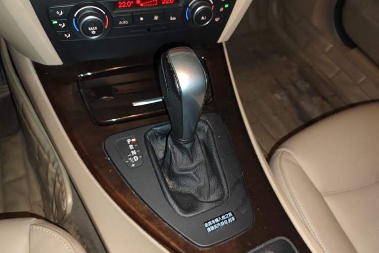 Used BMW 3 Series 2011 320i Sport Edition Gear Lever