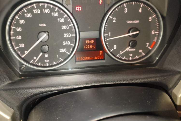 Used BMW 3 Series 2011 320i Luxury Edition Odometer Close Up