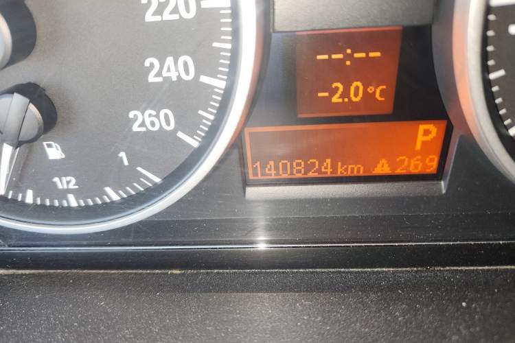 Used BMW 3 Series 2011 320i Luxury Edition Odometer Close Up