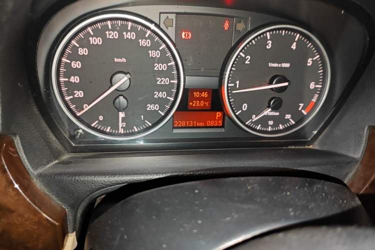 Used BMW 3 Series 2011 320i Sport Edition Odometer Close Up