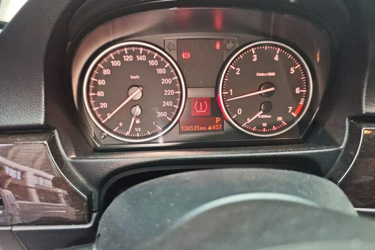 Used BMW 3 Series 2011 320i Coupe Odometer Close Up