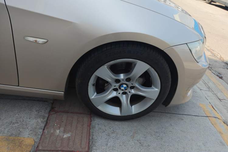 Used BMW 3 Series 2011 325i Convertible Coupe Right Front Wheel Hub