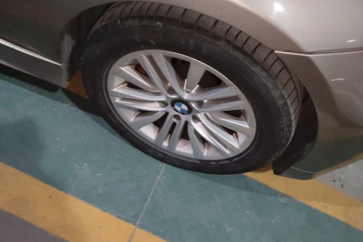 Used BMW 3 Series 2011 320i Sport Edition Right Front Wheel Hub