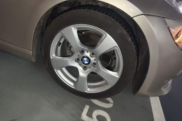Used BMW 3 Series 2011 320i Convertible Coupe Right Front Wheel Hub