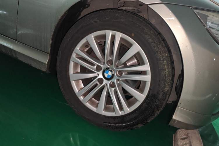 Used BMW 3 Series 2011 320i Sport Edition Right Front Wheel Hub