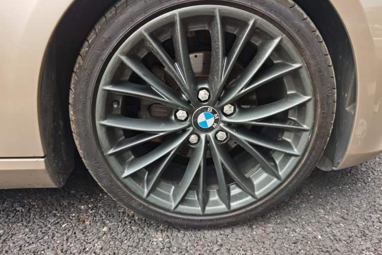 Used BMW 3 Series 2011 320i Coupe Right Front Wheel Hub
