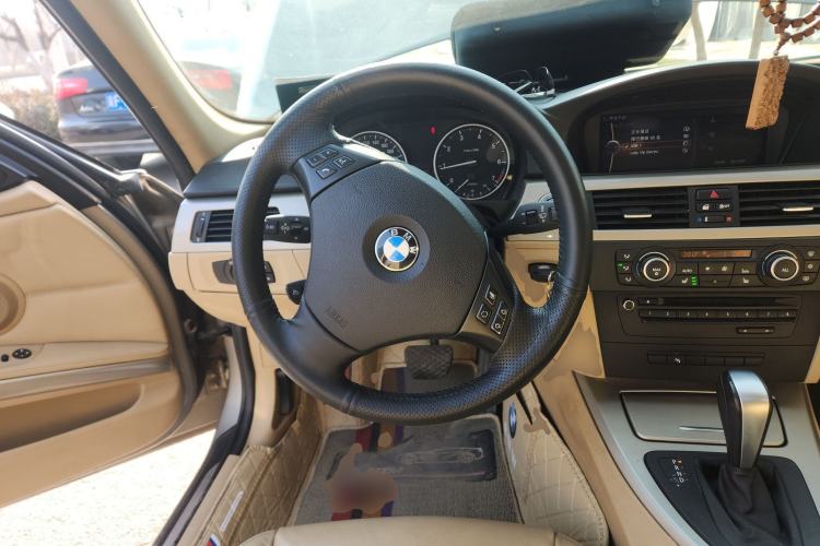 Used BMW 3 Series 2011 320i Luxury Edition Steering Wheel