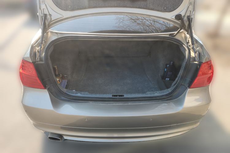 Used BMW 3 Series 2011 320i Luxury Edition Trunk