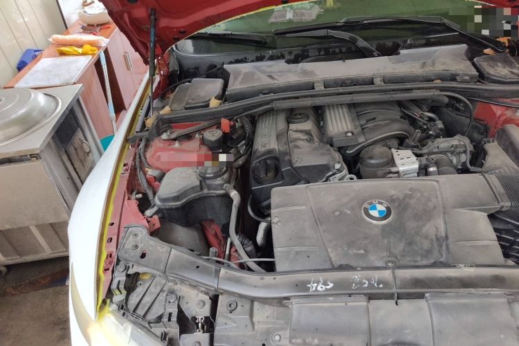 Used BMW 3 Series 2011 320i Convertible Coupe Engine Bay Right
