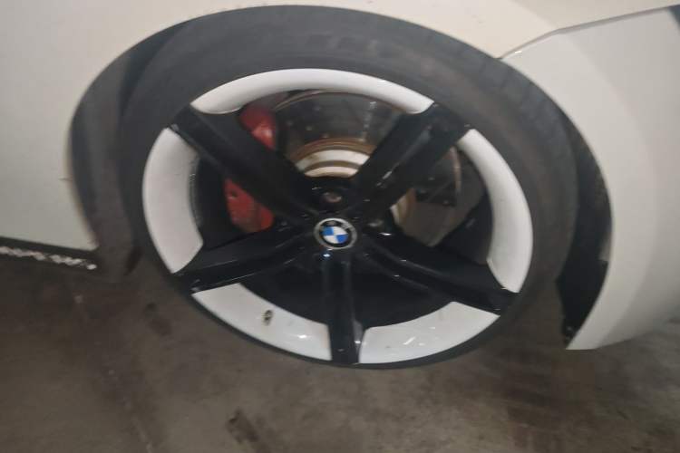 Used BMW 3 Series 2011 335i Convertible Coupe Right Front Wheel Hub