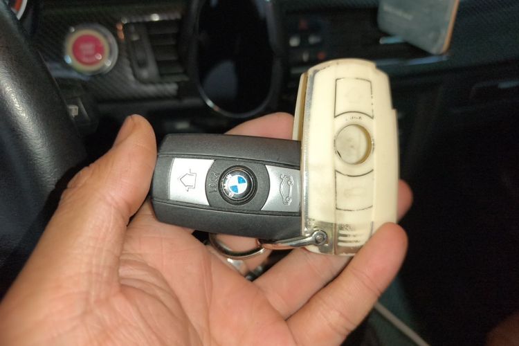 Used BMW 3 Series 2011 320i Convertible Coupe Vehicle Key
