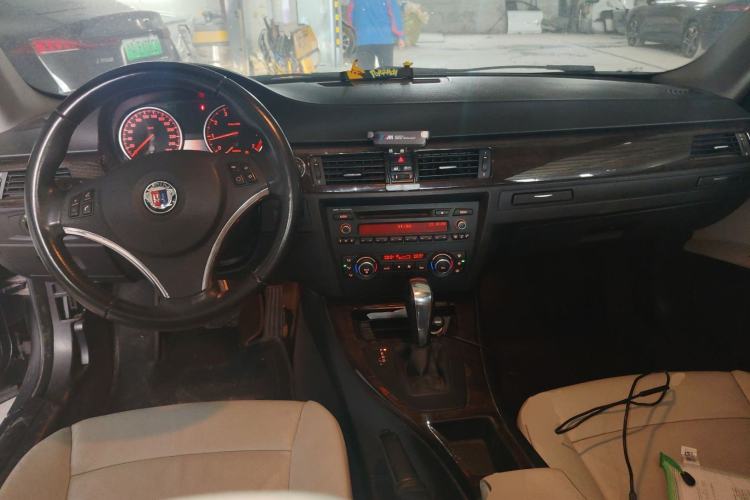 Used BMW 3 Series 2011 320i Coupe Center Console