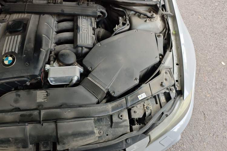 Used BMW 3 Series 2011 325i Luxury Edition Engine Bay Left