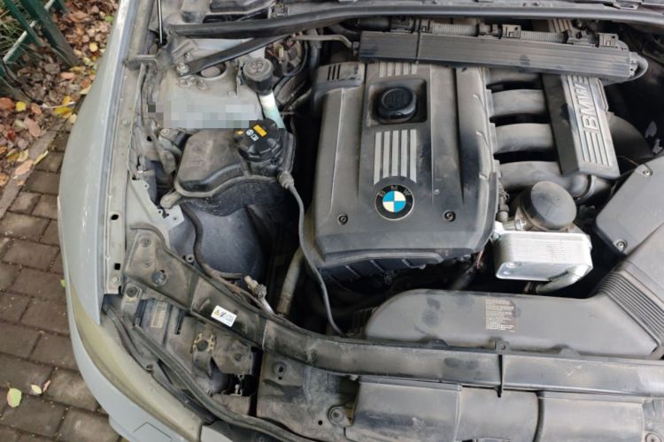 Used BMW 3 Series 2011 325i Luxury Edition Engine Bay Right