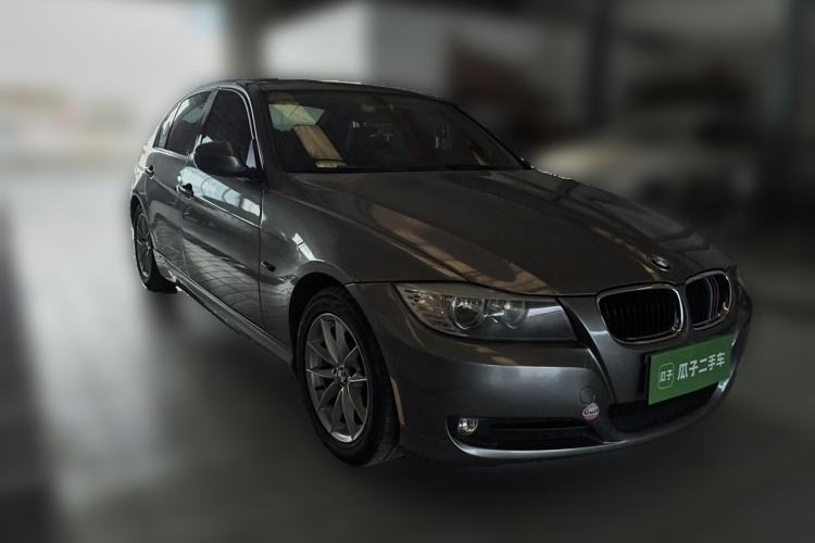Used BMW 3 Series 2011 318i Leading Model Front Right 45 Deg
