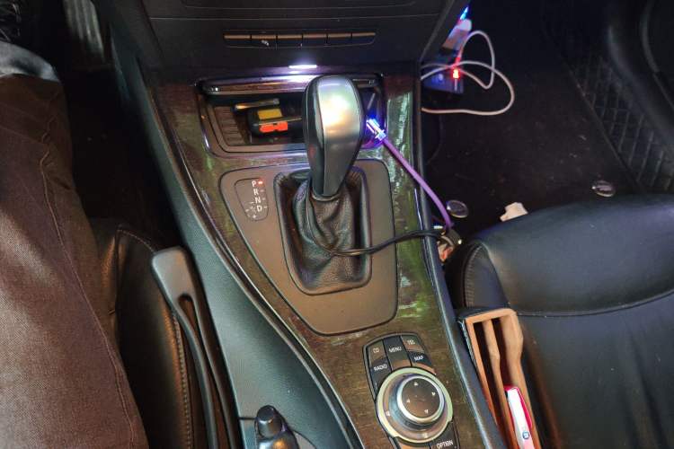 Used BMW 3 Series 2011 325i Luxury Edition Gear Lever