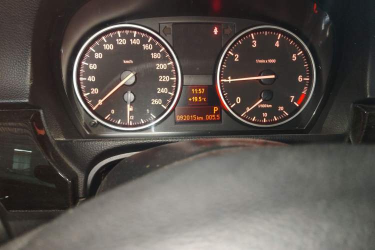 Used BMW 3 Series 2011 320i Coupe Odometer Close Up