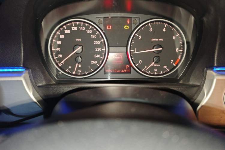 Used BMW 3 Series 2011 320i Coupe Odometer Close Up
