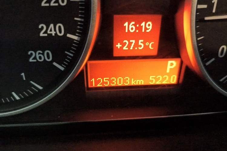 Used BMW 3 Series 2011 318i Leading Model Odometer Close Up