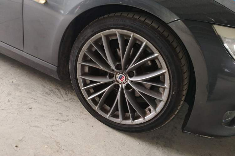 Used BMW 3 Series 2011 320i Coupe Right Front Wheel Hub