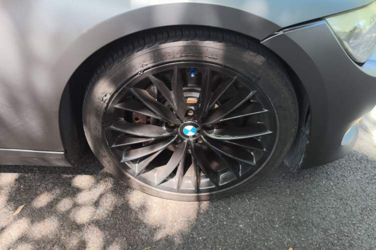 Used BMW 3 Series 2011 335i Convertible Coupe Right Front Wheel Hub