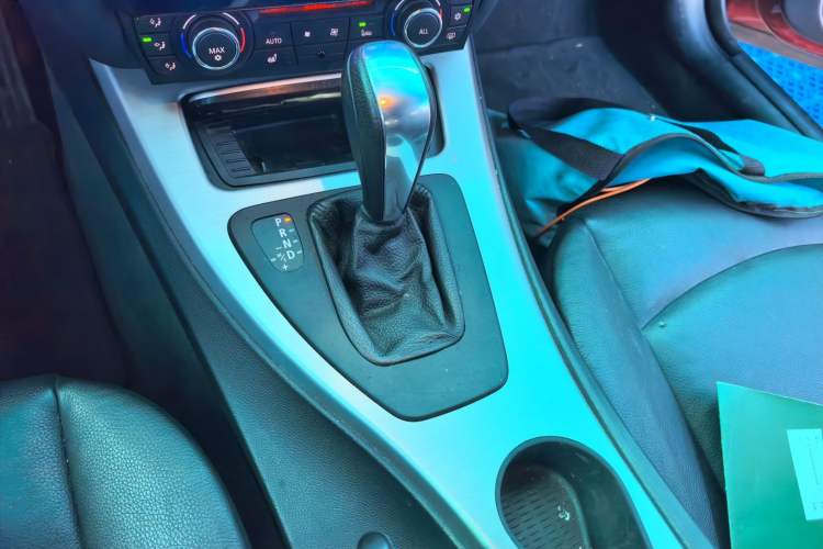 Used BMW 3 Series 2011 320i Convertible Coupe Gear Lever