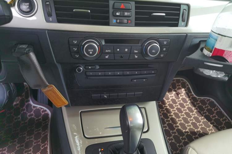 Used BMW 3 Series 2011 320i Luxury Edition Audio And AC Panel