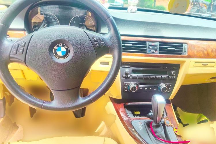 Used BMW 3 Series 2011 320i Sport Edition Center Console