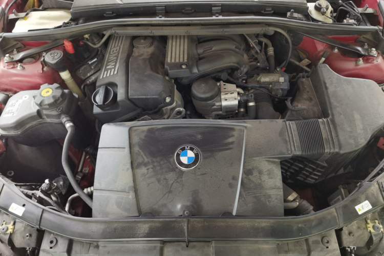 Used BMW 3 Series 2011 320i Luxury Edition Engine Bay