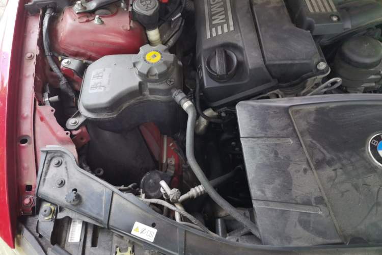 Used BMW 3 Series 2011 320i Luxury Edition Engine Bay Right