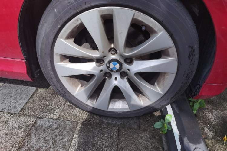 Used BMW 3 Series 2011 320i Luxury Edition Right Front Wheel Hub