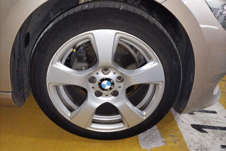 Used BMW 3 Series 2011 320i Convertible Coupe Right Front Wheel Hub