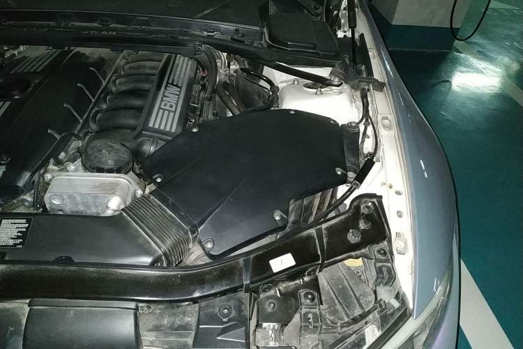 Used BMW 3 Series 2011 325i Convertible Coupe Engine Bay Left
